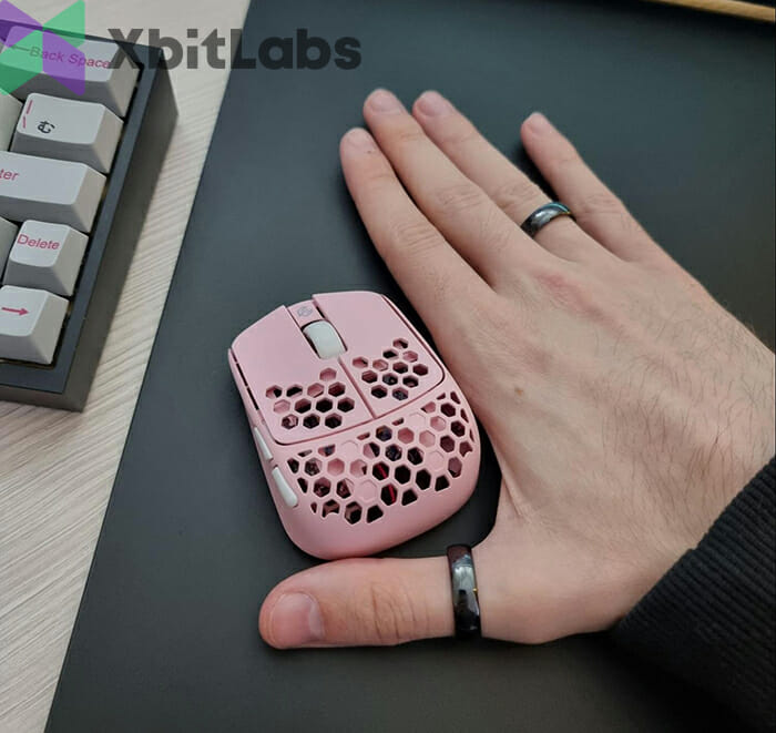 G-Wolves HSK Pro 4K Wireless Mouse Fingertip - Ruby Red - us